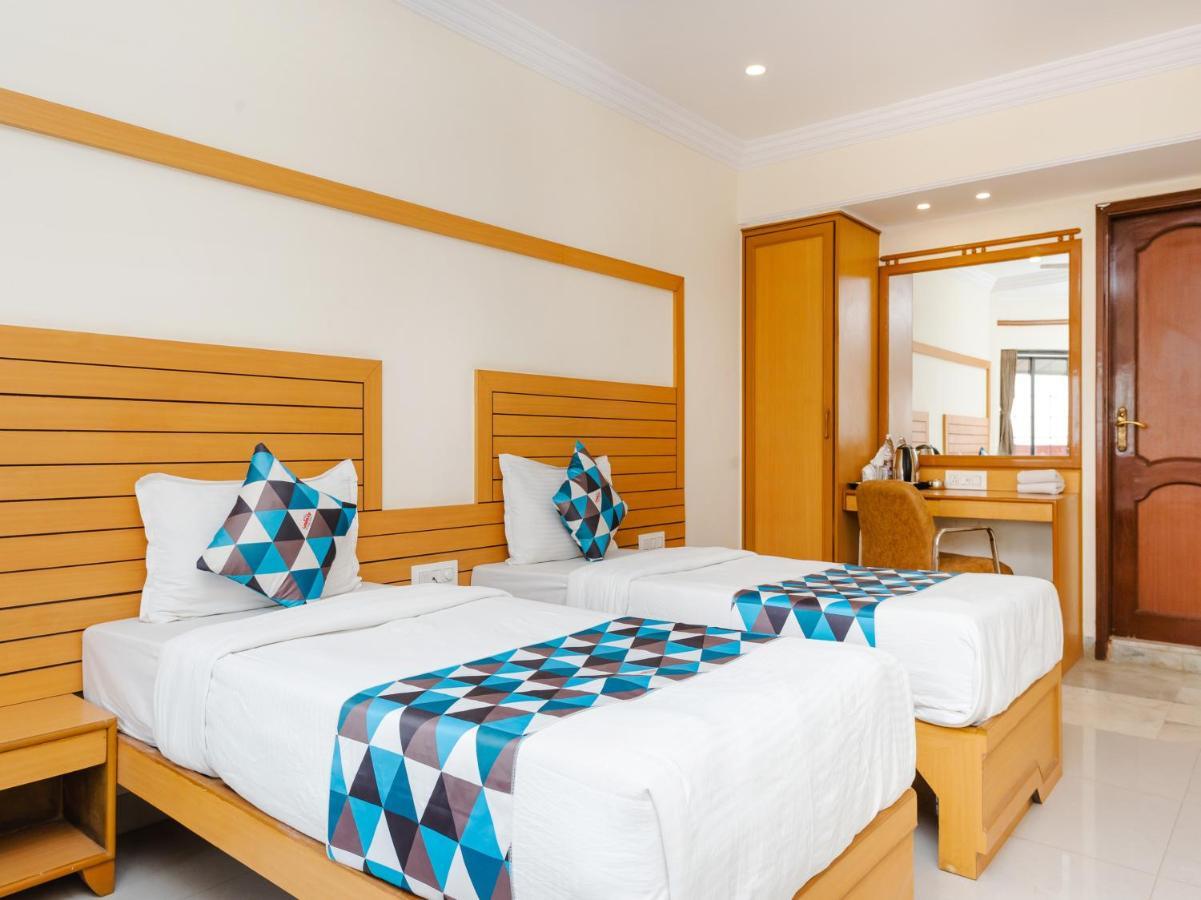 Hotel Galaxy Opp Surat Railway Station المظهر الخارجي الصورة
